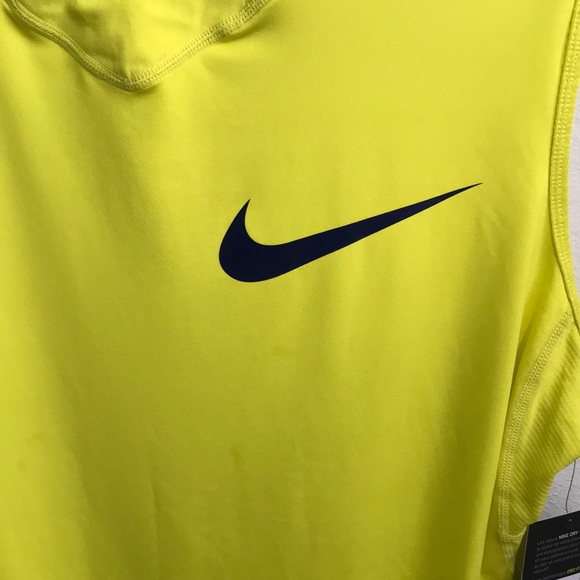 Nike Sleeveless Padded Shirt for Football - Picture 4 of 7